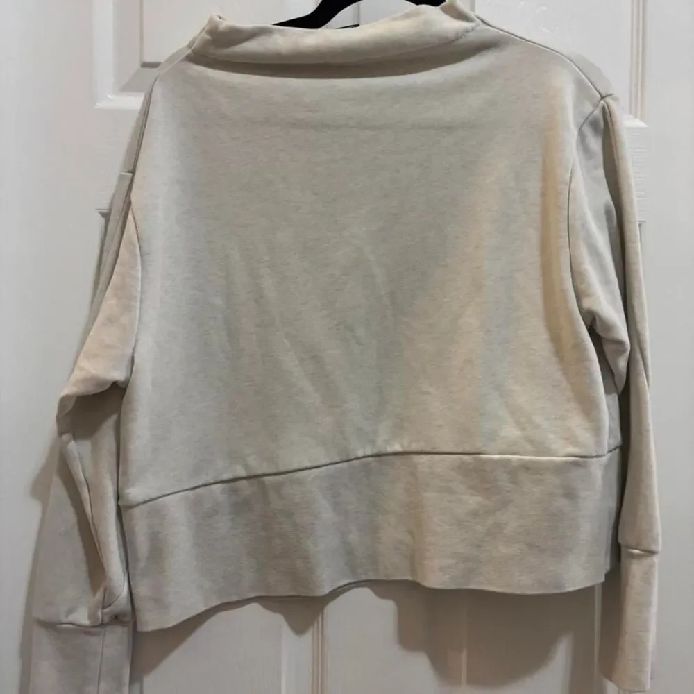 Nike Women's Cream and White Sweatshirt
